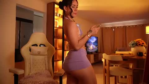 Snapshot of madisonlara chatting on June 12, 8:41 pm madisonlara online show from June 12, 8:41 pm