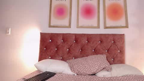 Snapshot of madissonkay chatting on November 9, 7:12 pm online show from November 9, 7:12 pm