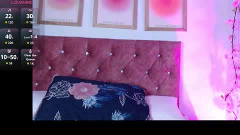 Snapshot of madissonkay chatting on November 21, 7:12 pm online show from November 21, 7:12 pm