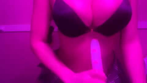 madisthereee online show from March 14, 2:33 pm