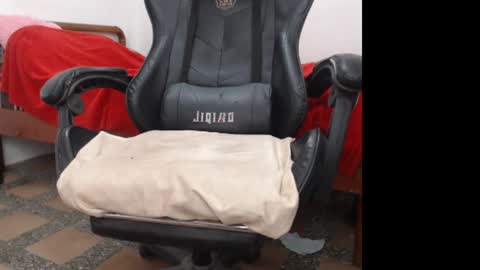 Snapshot of maduro_hot123 chatting on December 9, 11:36 am geminis hot online show from December 9, 11:36 am