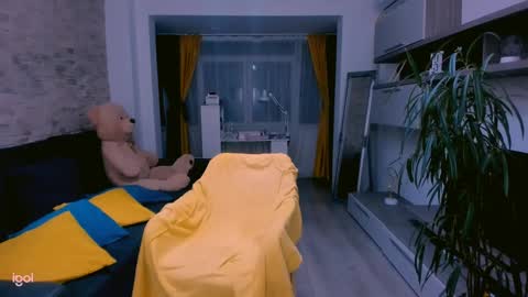 Madye Roberts online show from December 9, 2:24 am