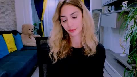 Madye Roberts online show from October 13, 10:32 pm