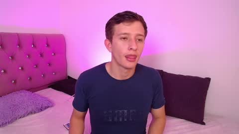 Snapshot of mae_nathan chatting on May 29, 5:22 pm mae and nathan online show from May 29, 5:22 pm