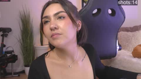 Snapshot of maeeve_ chatting on December 24, 7:55 pm Maeve schedule 11 am- 530 pm colombia time online show from December 24, 7:55 pm