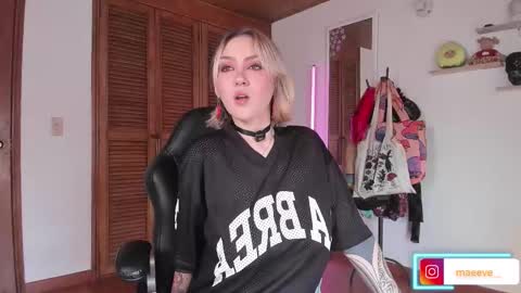 Snapshot of maeeve_ chatting on November 21, 3:54 pm Maeve schedule 11 am- 530 pm colombia time online show from November 21, 3:54 pm