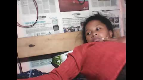 Snapshot of maevafanella chatting on March 7, 8:17 pm maevafanella online show from March 7, 8:17 pm