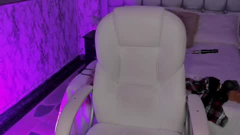 Mae online show from March 4, 3:22 am