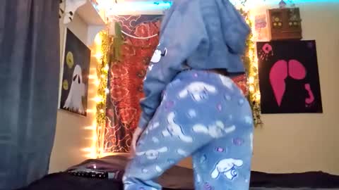 Snapshot of maevedotexe chatting on December 15, 3:00 am maevedotexe online show from December 15, 3:00 am