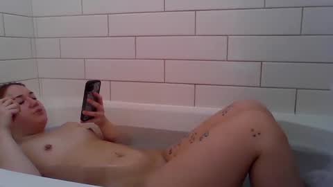 Snapshot of maevesins chatting on February 13, 9:27 pm Maeve Sins online show from February 13, 9:27 pm