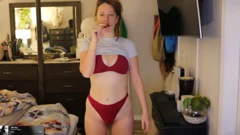 Mae online show from February 4, 6:58 pm