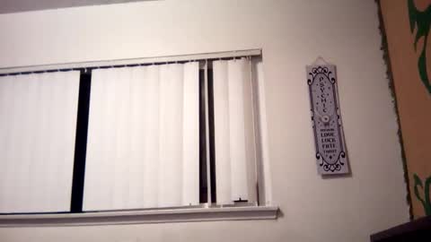 Snapshot of magdalena_805 chatting on January 29, 1:38 pm magdalena_805 online show from January 29, 1:38 pm