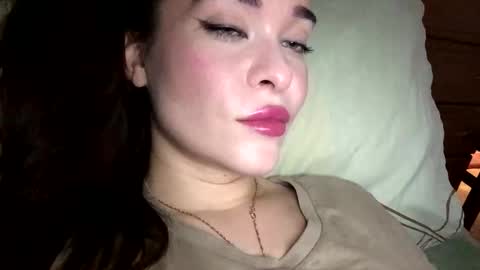 Snapshot of magggg658318 chatting on November 7, 1:33 pm magggg658318 online show from November 7, 1:33 pm