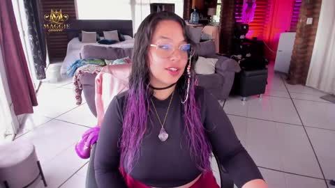 Snapshot of maggie_queen chatting on April 26, 9:34 pm Luna online show from April 26, 9:34 pm