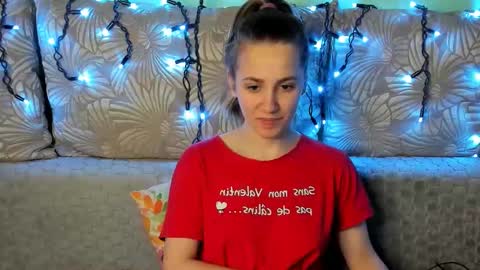 Maggie online show from December 23, 1:25 am