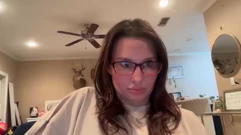 Snapshot of maggiexoxox chatting on November 8, 9:20 am maggiexoxox online show from November 8, 9:20 am