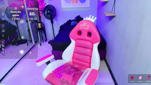 Snapshot of maggy_t18 chatting on October 25, 8:00 am Maggy online show from October 25, 8:00 am