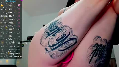 Snapshot of magic_alie chatting on December 3, 9:01 pm Magic Allie online show from December 3, 9:01 pm