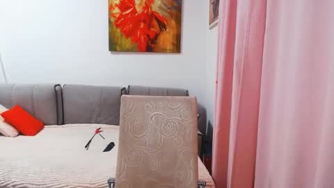 Snapshot of magic_blondie chatting on December 5, 2:58 pm Margo online show from December 5, 2:58 pm