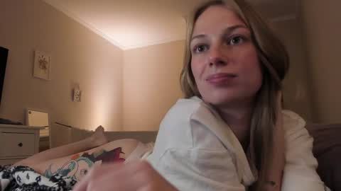 Snapshot of magic_couple13 chatting on December 2, 3:14 pm Alice  online show from December 2, 3:14 pm