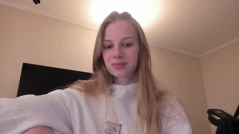 Snapshot of magic_couple13 chatting on February 13, 12:54 pm Alice  online show from February 13, 12:54 pm