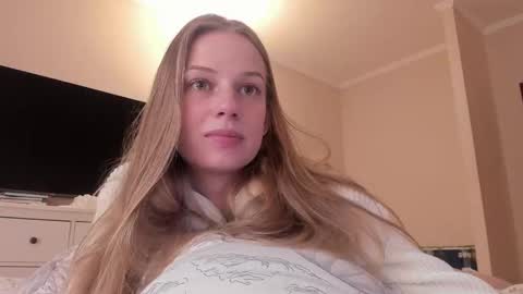 Snapshot of magic_couple13 chatting on February 25, 12:24 pm Alice  online show from February 25, 12:24 pm