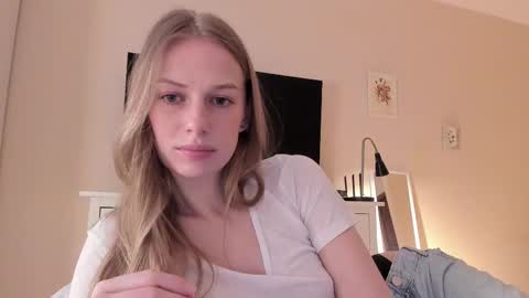 Snapshot of magic_couple13 chatting on March 6, 12:09 pm Alice  online show from March 6, 12:09 pm