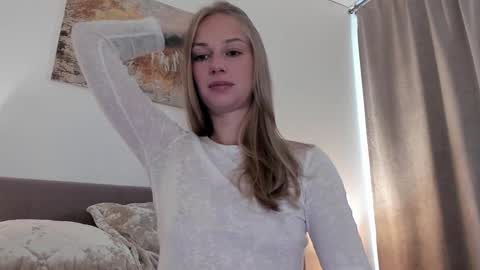 Snapshot of magic_couple13 chatting on September 12, 12:27 pm Alice  online show from September 12, 12:27 pm