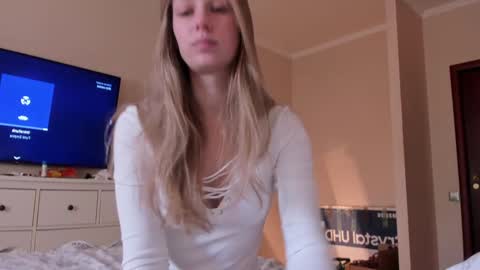 Snapshot of magic_couple13 chatting on March 24, 10:53 am Alice online show from March 24, 10:53 am