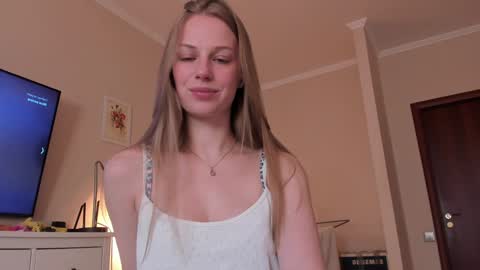 Snapshot of magic_couple13 chatting on March 27, 11:54 am Alice online show from March 27, 11:54 am