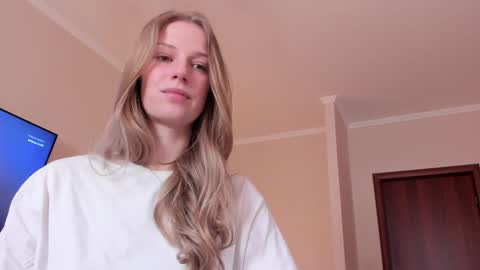 Snapshot of magic_couple13 chatting on March 28, 10:37 am Alice online show from March 28, 10:37 am