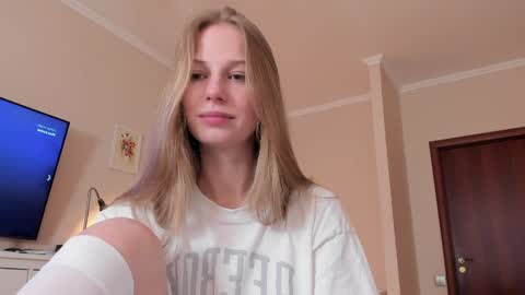 Snapshot of magic_couple13 chatting on April 4, 10:35 am Alice online show from April 4, 10:35 am