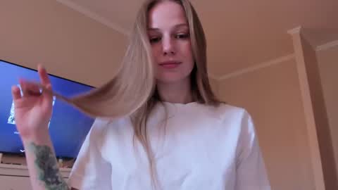 Snapshot of magic_couple13 chatting on April 16, 11:11 am Alice online show from April 16, 11:11 am