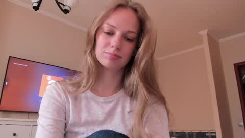 Snapshot of magic_couple13 chatting on April 18, 7:56 am Alice online show from April 18, 7:56 am