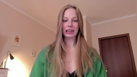 Snapshot of magic_couple13 chatting on April 30, 10:21 am Alice online show from April 30, 10:21 am