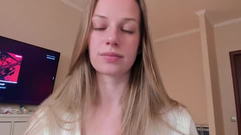 Snapshot of magic_couple13 chatting on May 1, 9:25 am Alice online show from May 1, 9:25 am