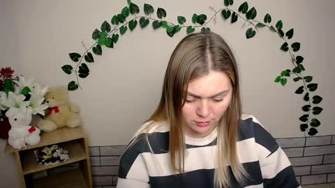 Snapshot of magic_katarina_ chatting on December 5, 12:22 pm magic_katarina_ online show from December 5, 12:22 pm