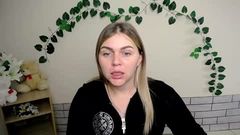 Snapshot of magic_katarina_ chatting on January 3, 8:32 am magic_katarina_ online show from January 3, 8:32 am