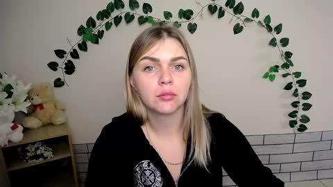 Snapshot of magic_katarina_ chatting on January 9, 8:03 am magic_katarina_ online show from January 9, 8:03 am