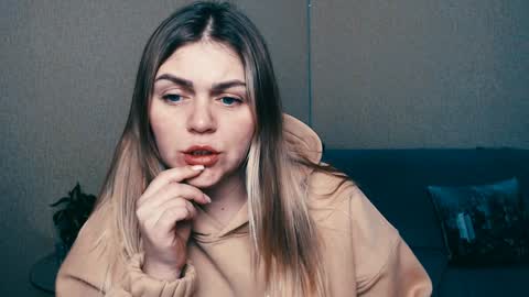 Snapshot of magic_katarina_ chatting on January 23, 11:37 am magic_katarina_ online show from January 23, 11:37 am