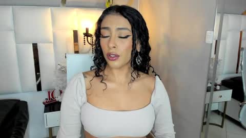 Snapshot of magic_marg chatting on December 17, 8:43 pm Marge online show from December 17, 8:43 pm