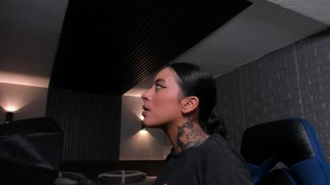 Snapshot of magic_marg chatting on November 3, 8:32 pm Marge online show from November 3, 8:32 pm