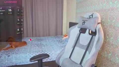 Snapshot of magic_shy chatting on November 8, 2:01 am Merry online show from November 8, 2:01 am