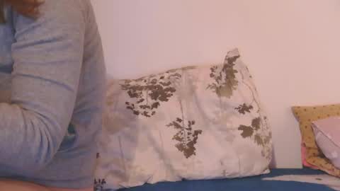 Snapshot of magic_smile16 chatting on December 16, 6:51 am Christine online show from December 16, 6:51 am