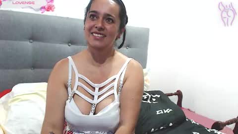 magic_stephany__ online show from March 5, 1:40 pm