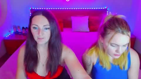 Snapshot of magiceyess chatting on December 6, 2:17 pm Lili and Bella online show from December 6, 2:17 pm
