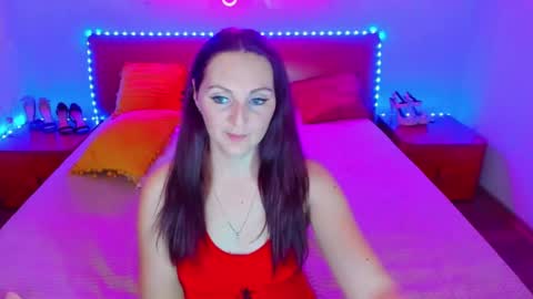 Snapshot of magiceyess chatting on December 8, 4:28 pm Lili and Bella online show from December 8, 4:28 pm