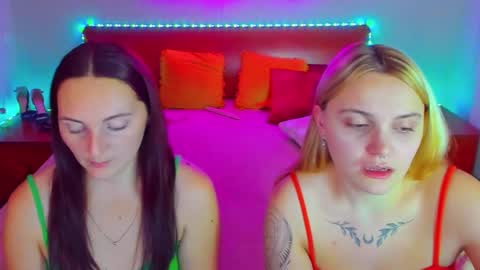 Snapshot of magiceyess chatting on December 13, 11:13 am Lili and Bella online show from December 13, 11:13 am
