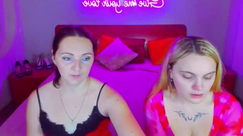 Snapshot of magiceyess chatting on December 16, 7:48 am Lili and Bella online show from December 16, 7:48 am
