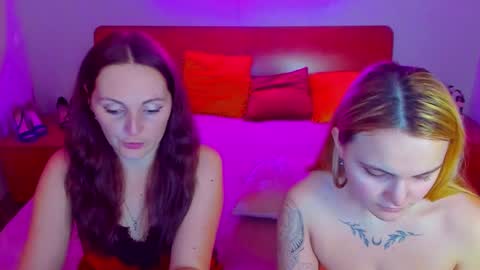 Snapshot of magiceyess chatting on December 28, 3:48 pm Lili and Bella online show from December 28, 3:48 pm